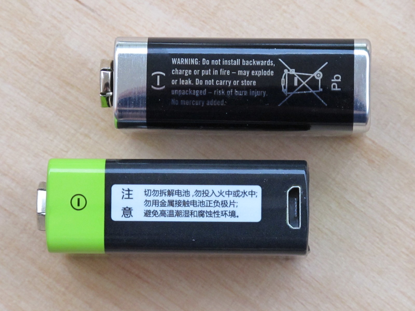 Photo shot of standard and USB rechargeable 6F22 9V battery